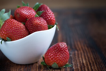 Strawberries have anti-inflammatory and antioxidant health benefits