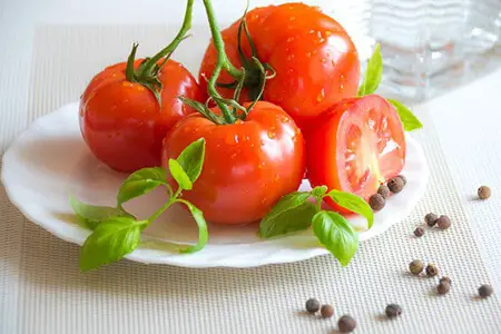 Tomatoes contain high vitamin C content