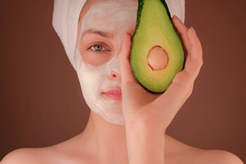 Avocado face mask is a common remedy to acne