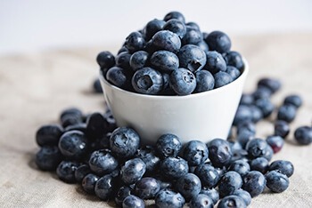 Blueberries have Vitamin A, B, and E that promote youthful skin and brighten skin