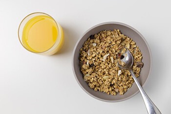 Oat-based breakfast can help you to keep on top of your nicotine cravings