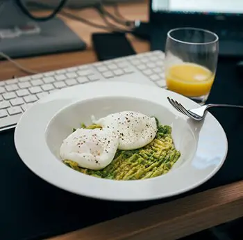 Poached eggs are healthier than fried eggs