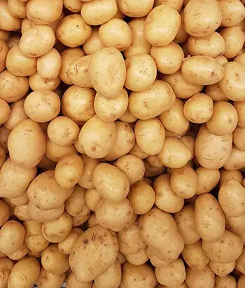 Potatoes are rich in the mineral potassium, which is known to absorb excess water from the skin