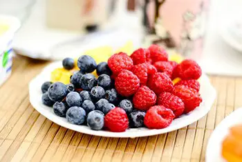 Raspberries and blueberries have properties that help you lose weight