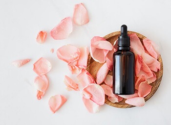 Rose oil has anti-inflammatory and antibacterial properties