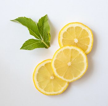 Squeeze lemon juice on sweaty areas