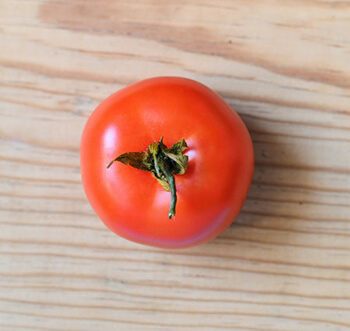 Tomatoes have folic acid and alpha-lipoic acid which are good for fighting depression