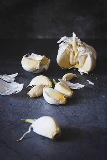 Garlic helps keep your beard dandruff free