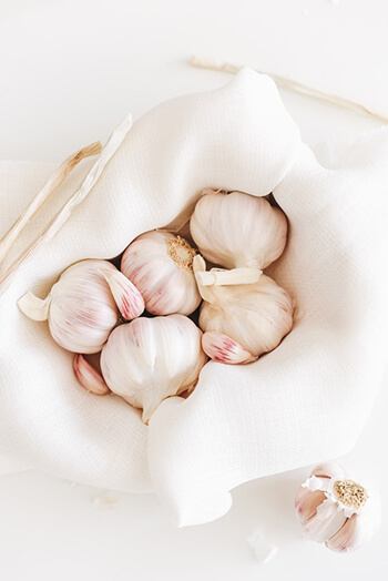 Garlic helps relieve inflammation Garlic helps relieve inflammation