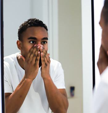 Mix baking soda and toner to seal your pores