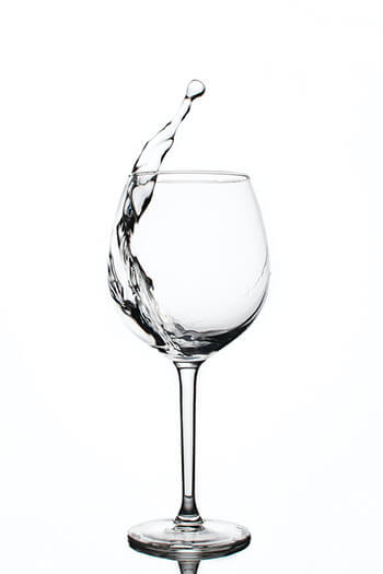 Remove hardwater deposits in glasswares using clorox