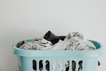 Add baking soda to your laundry detergent to make clothes brighter after wash