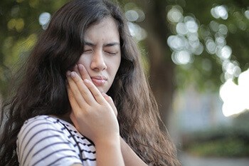 Dip sponge in vanilla extract and hold against teeth for toothpain