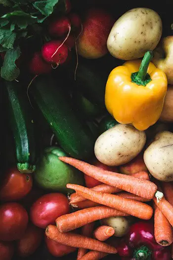 Keep vegetables crunchy for a longer time by adding sponge in your vegetable drawer