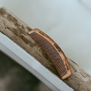 Keep your comb clean by using baking soda