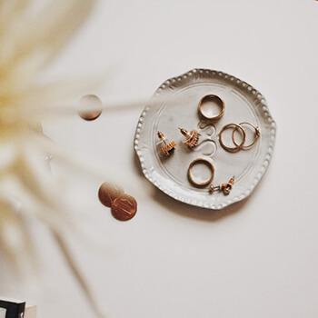 Polish jewelry using baking soda and water paste