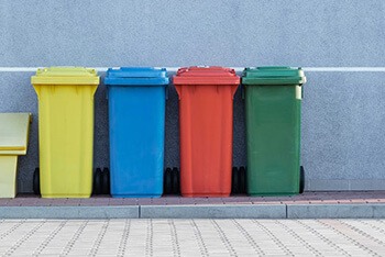 deodorize trash bins by sprinkling baking soda