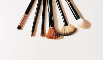 clean makeup brushes