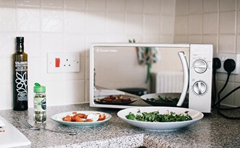 clean microwave using baking soda