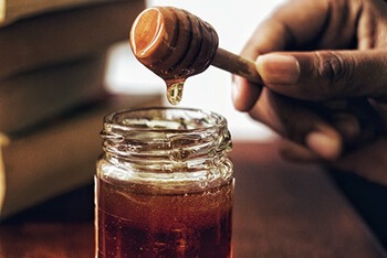 honey has prebiotics that helps in the growth of bacteria in the gut