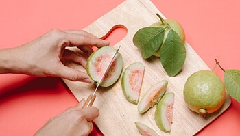 keep the chopping board moisturized and remove bacteria