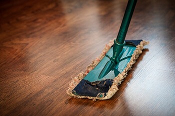 mop floors with apple cider vinegar