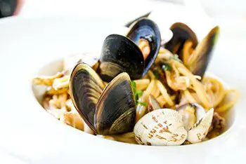 raw shellfish can contain toxins
