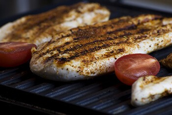 retain natural juice of chicken when grilling