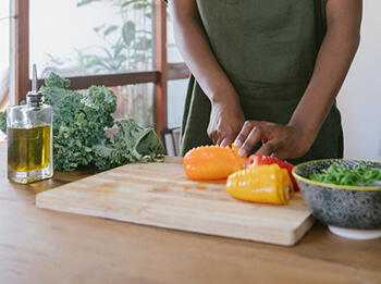 deodorize chopping board using baking soda