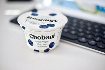 greek yogurt has protein and vitamin b5 content