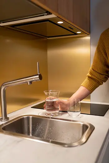 remove grease and smell in your stainless steel sink using baking soda and vinegar