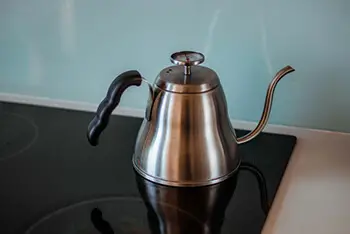 remove limescale in kettle using baking soda