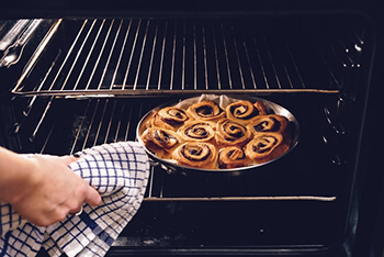 use lemon and white vinegar to de-grease oven