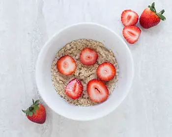 oats with strawberry