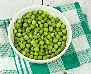 green peas in a bowl