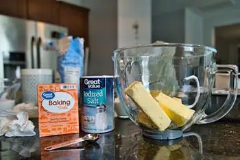 baking soda with other baking materials